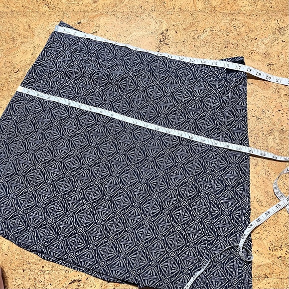 Rip Skirt Hawaii Cover Up Activewear Wrap Skirt In Black Pearl Batik Sz Medium - Picture 9 of 11